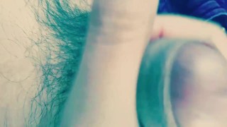 Caliente masturbándose muy rico