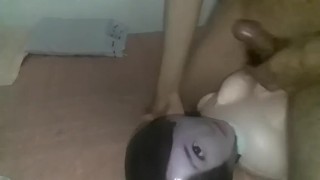 VIRGEN JUGANDO CON UNA MUÑECA TETONA