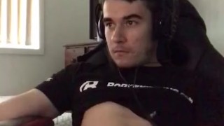 Bisexual Guy Cums While Watching Porn 