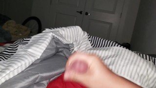 jerking off and cumming while talking to boyfriend on discord!!