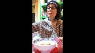 Miss Wagon Vegan Mukbang mangio 5 burger vegetali e tu ti seghi il cazzo