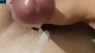 Парень дрочит большой член