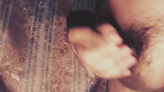 Chachondo se masturba y se corre rico 