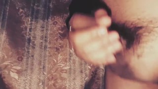 Chachondo se masturba y se corre rico 