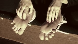 TICKLING HALLOWEEN! EVIL MILF AIME LES SEMELLES MALE TICKLE ET ...
