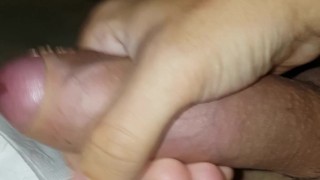 Masturbação com pau grande e gozando gostoso