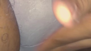 Mi coño viniendose con mis calzones puestos