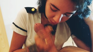 Стюардесса после полёта отсосала и слизала всю сперму