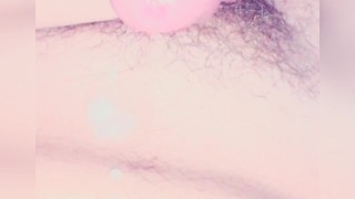 Дрочу мой член и обильно кончаю на свой голый живот