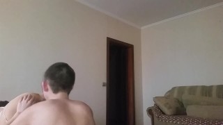 Русская мачеха в костюме снегурочки подарила секс своему игривому пасынку