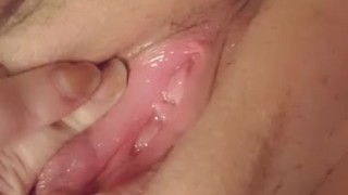 Sweet Creaming cum out my pussy 