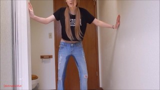 Kat Jeans Pee