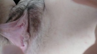 Playing with my loooong pussy lips | HD | very close!