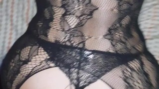 Cogiendo en cuatro con mi amiga, ella usa lencería! 