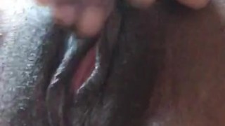 Ebony rubs herself to a nice orgasm 