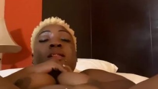 I can’t stop touching my pussy
