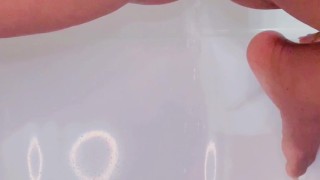 Peeing while cum dripping out