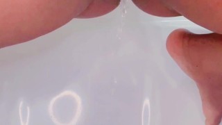 Peeing while cum dripping out