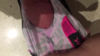 Nice smell from  panties make me cum fast!
