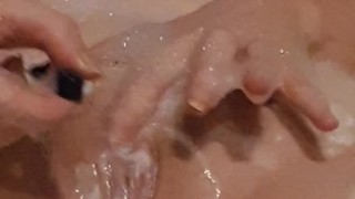 Shaving my hot pussy 