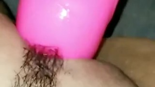 MILF fucking her wet pussy with pink vibrating dildo