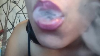 Smoking Queens Lips