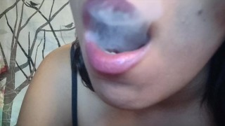 Smoking Queens Lips