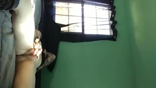 Goth girl makes herself cum