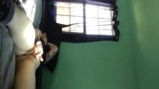 Goth girl makes herself cum