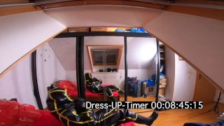 Wie lange es dauert in den aufblasbaren MD-Latex Cyborg Anzug zu kommen