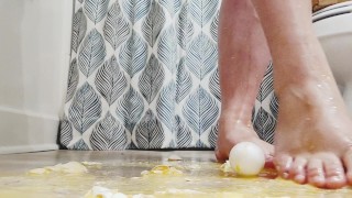 STICKY STINKY Egg Smashing
