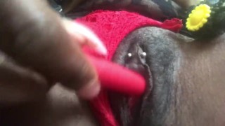 WetChyna fucks herself while on her live cam channel 