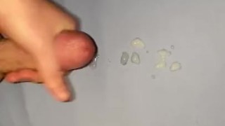 Ich wichse auf mein Bett (Cockring)