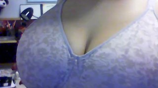 Big Tits, Small Bra (SHORT) 10 views and I take the bra off!!!!