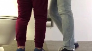 BEURETTE ANAL SEX TOILET PUBLIC