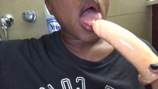 Tranny deepthroats dildo 