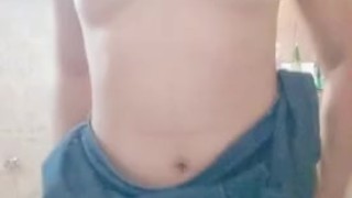 Jugando un poco masturbando me