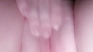 20 year old rubbing her wet clit