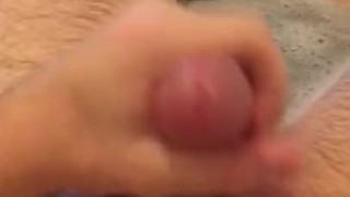 Teen masturbates in bath and cums