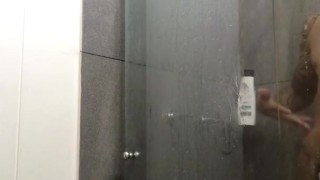 Washing the pretty culo