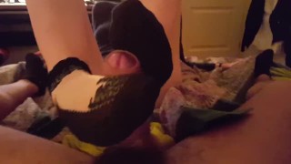 GF gives me smelly SOCKJOB FOOTJOB after work