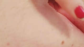 BBW with HuGE clit rubs one out