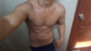 sólo en casa. masturbandome