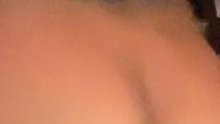 teen twerking & shaking her ass
