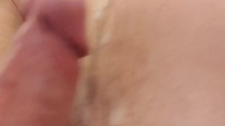Caresse et masturbation dans la douche