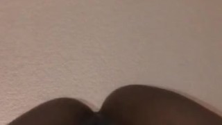 Shaking this fat ass pussy
