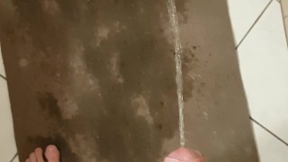 Soaking my carpet with so much piss :)