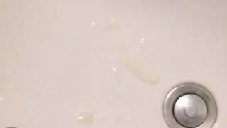 Teen quick wank lots of cum
