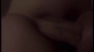 Elle la voulait dans les fesses et chevauche ma bite sauvagement