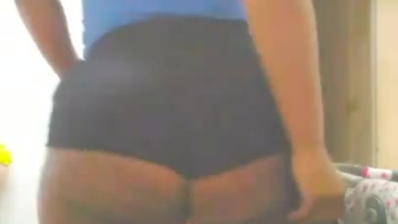 Sexy BBW shaking big ass to Da Baby